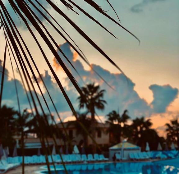 Rentopolis Villa Al Mareluna Village