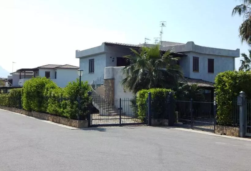 Rentopolis Villa Al Mareluna Village