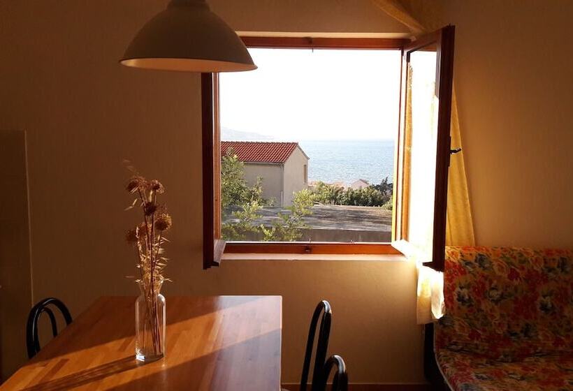 Apartmani Bako Komiza