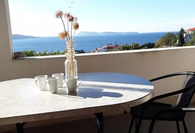 Apartmani Bako Komiza