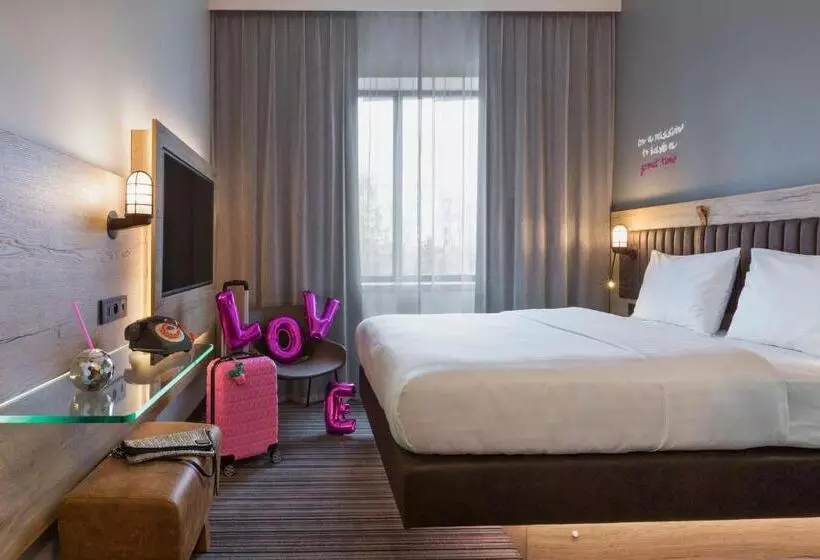 Hotelli Moxy Katowice Airport