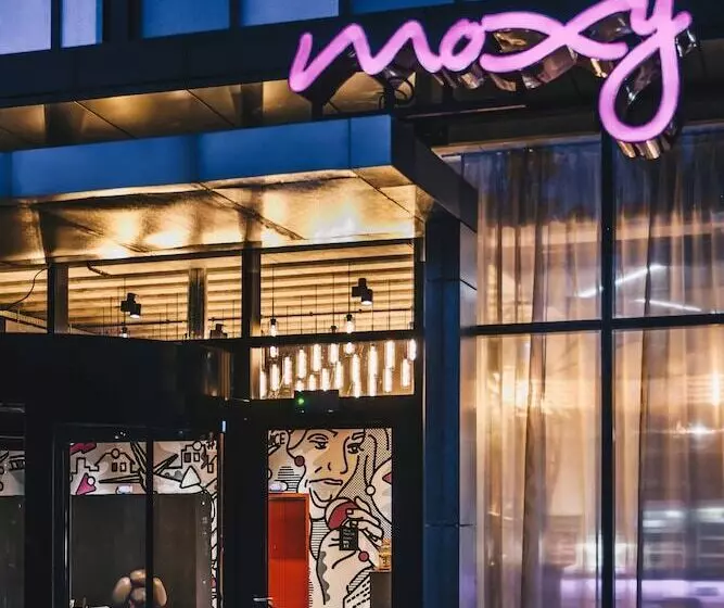 Hotelli Moxy Katowice Airport