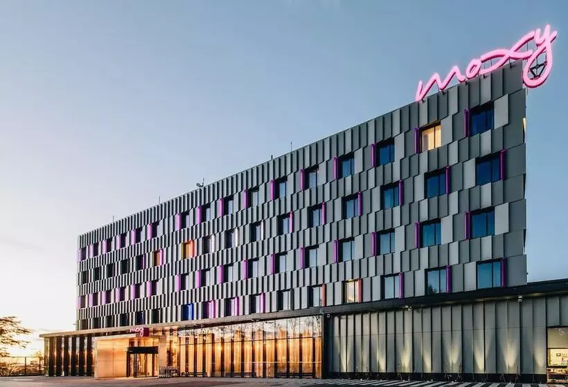 Hotelli Moxy Katowice Airport