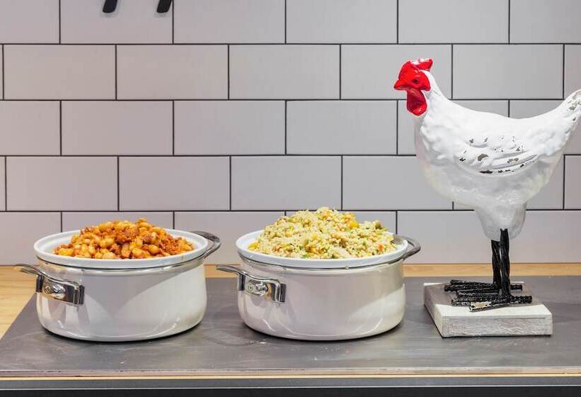 ホテル Moxy Katowice Airport