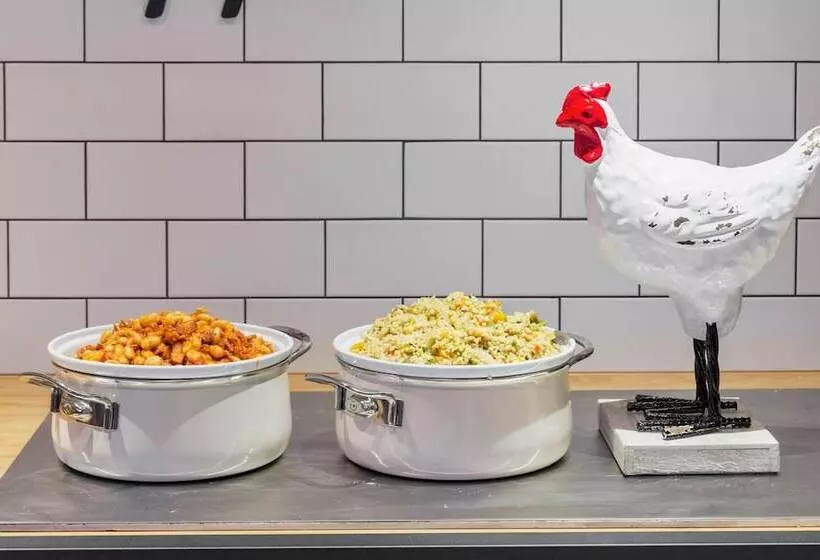 Hotelli Moxy Katowice Airport