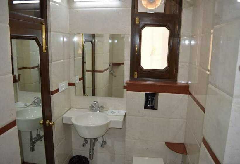 בית מלון כפרי Sukh Vilas Jaipur