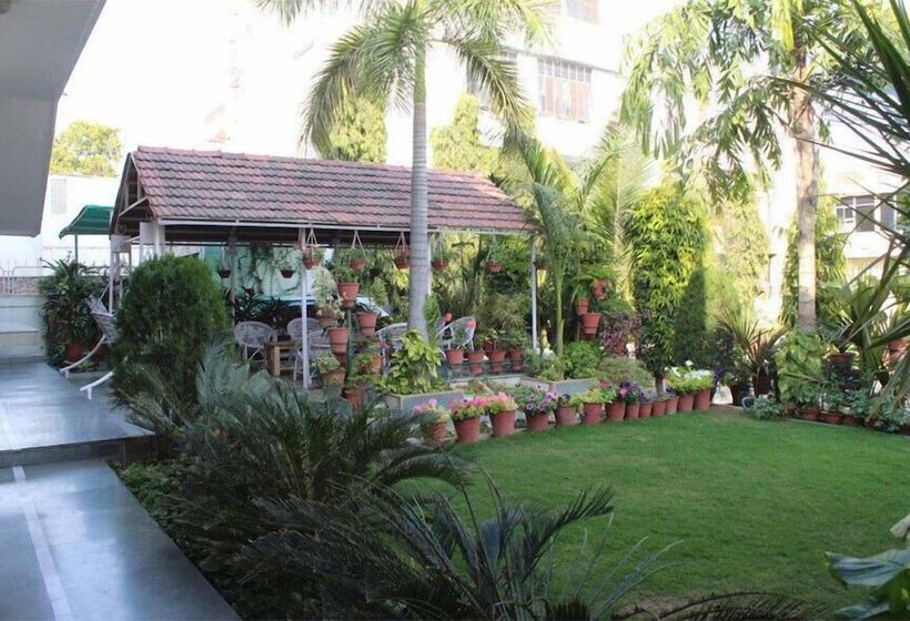 בית מלון כפרי Sukh Vilas Jaipur