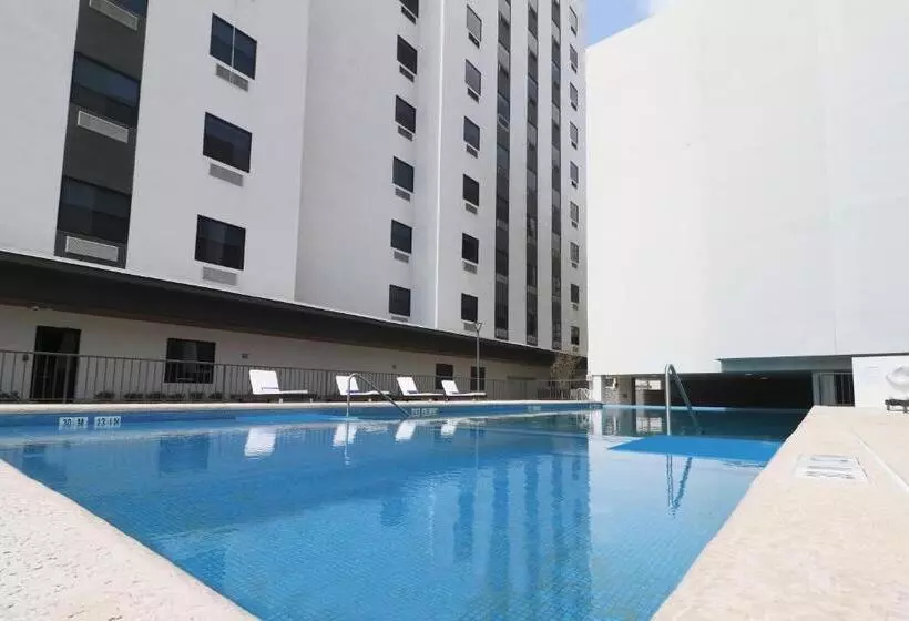 Hotelli Holiday Inn & Suites   Monterrey Apodaca Zona Airport, An Ihg