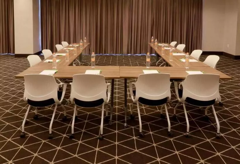 Hotelli Holiday Inn & Suites   Monterrey Apodaca Zona Airport, An Ihg