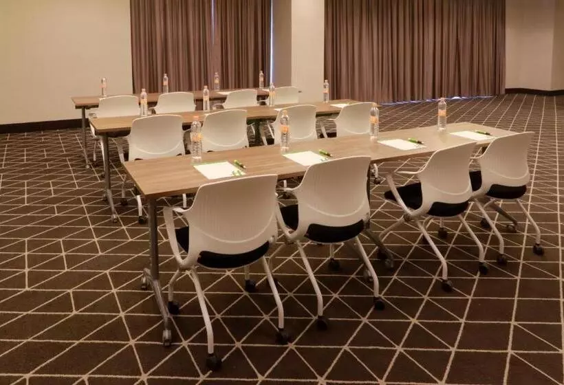 Hotelli Holiday Inn & Suites   Monterrey Apodaca Zona Airport, An Ihg