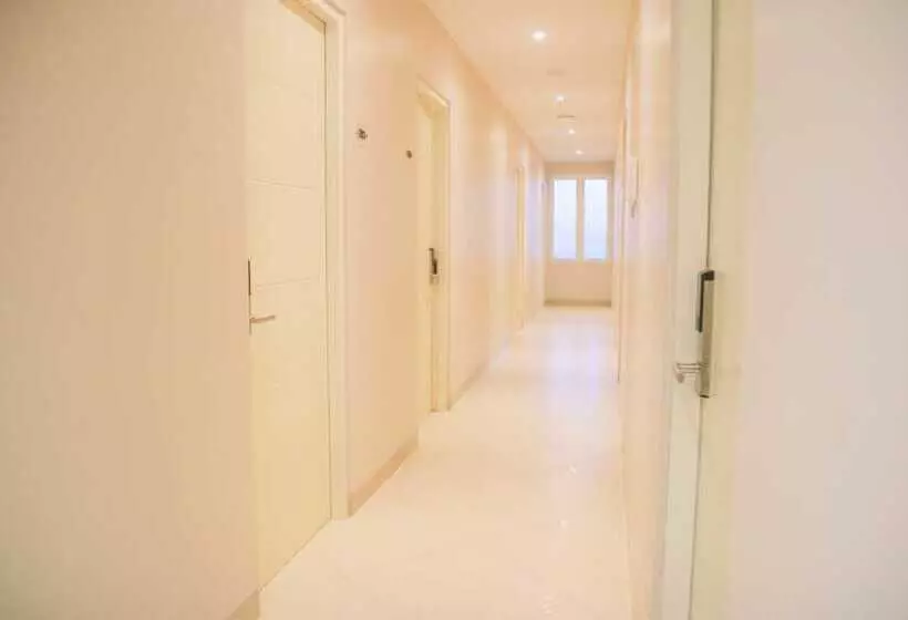 ホテル Azzahra Guest House By Oyo Rooms