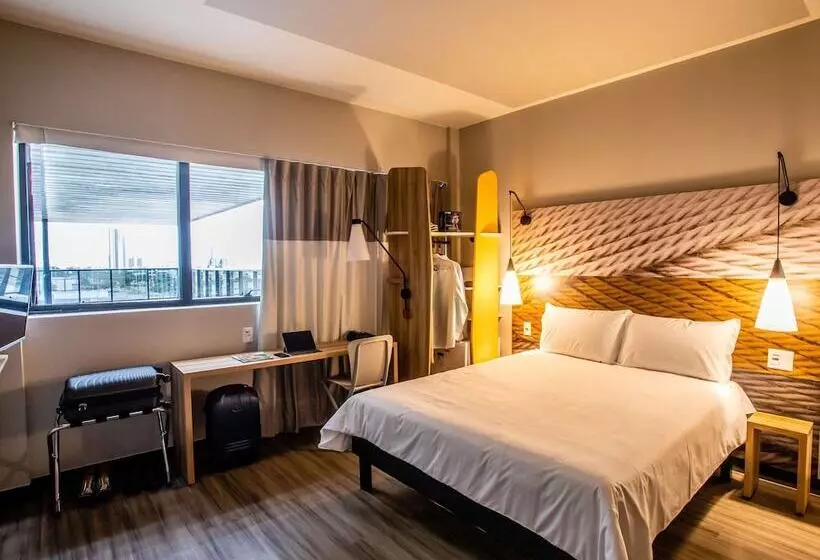 ホテル Ibis Palmas Avenida Jk