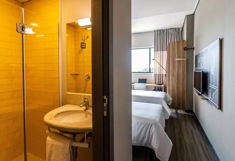 ホテル Ibis Palmas Avenida Jk