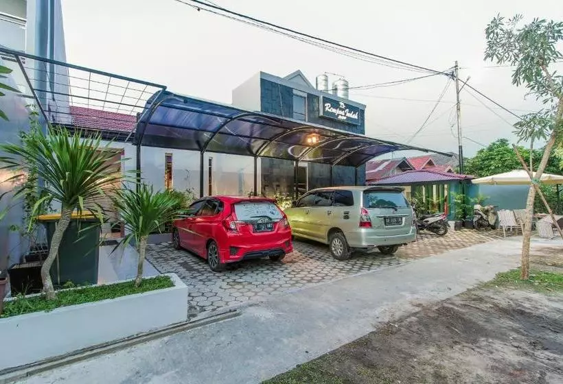 Hotelli Reddoorz Near Universitas Muhammadiyah Palangkaraya