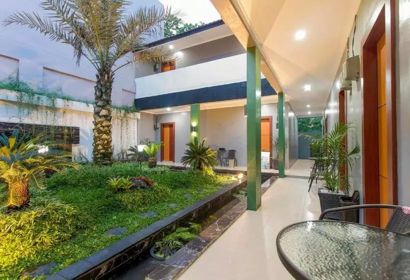 Hotelli Reddoorz Near Universitas Muhammadiyah Palangkaraya