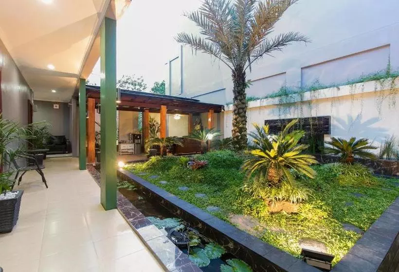 Hotelli Reddoorz Near Universitas Muhammadiyah Palangkaraya