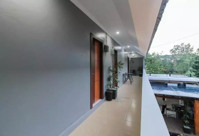 Hotelli Reddoorz Near Universitas Muhammadiyah Palangkaraya