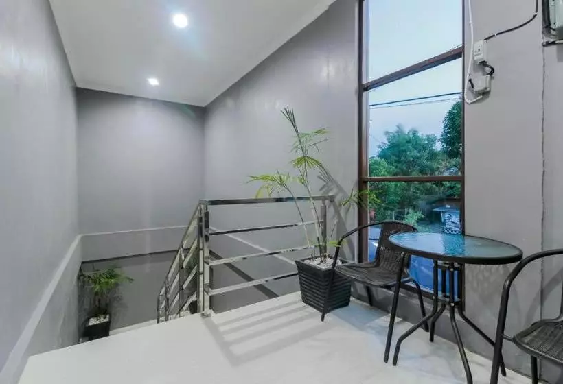 Hotelli Reddoorz Near Universitas Muhammadiyah Palangkaraya