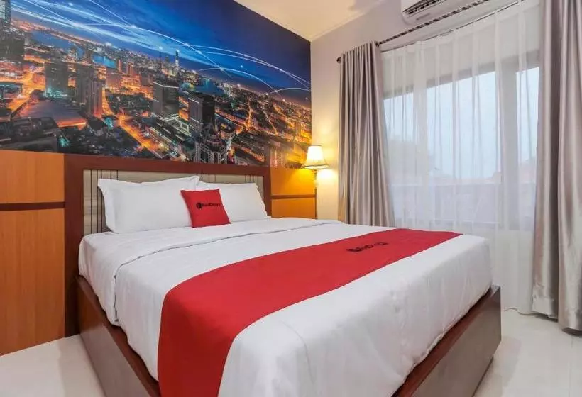 Hotelli Reddoorz Near Universitas Muhammadiyah Palangkaraya