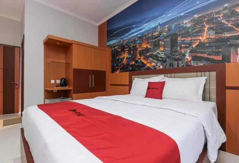 Hotelli Reddoorz Near Universitas Muhammadiyah Palangkaraya