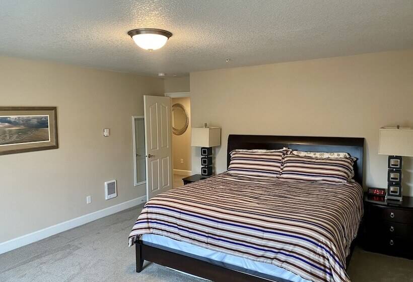 Rockaway Oceanview Condo,steps To The Beach & Downtown,w&d, Wifi