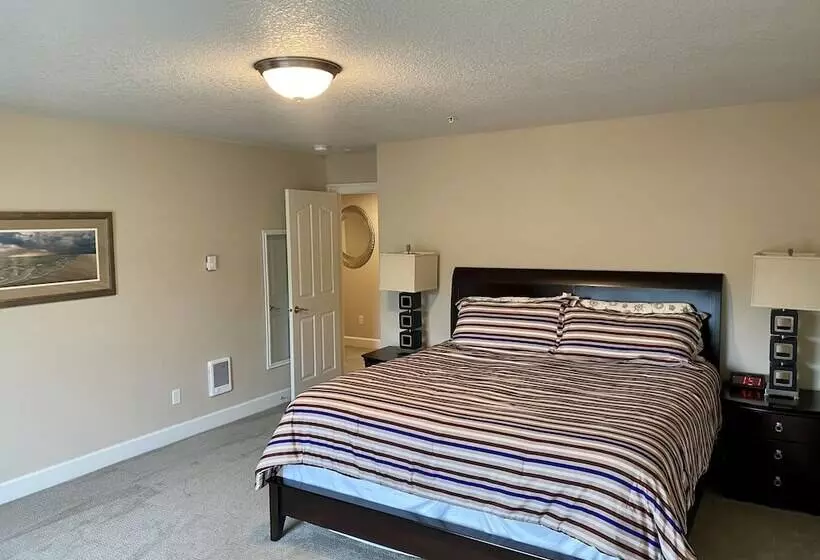 Rockaway Oceanview Condo,steps To The Beach & Downtown,w&d, Wifi