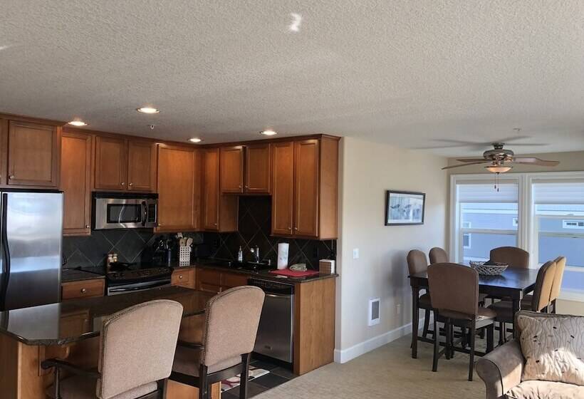 Rockaway Oceanview Condo,steps To The Beach & Downtown,w&d, Wifi