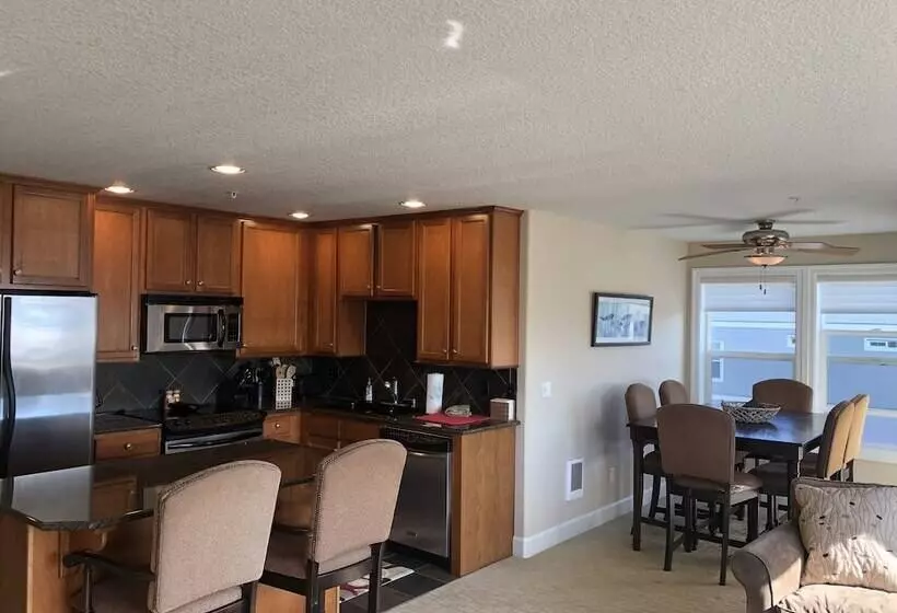 Rockaway Oceanview Condo,steps To The Beach & Downtown,w&d, Wifi