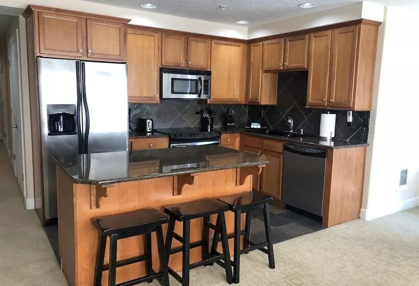 Rockaway Oceanview Condo,steps To The Beach & Downtown,w&d, Wifi