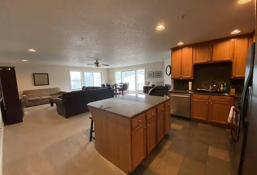 Rockaway Oceanview Condo,steps To The Beach & Downtown,w&d, Wifi