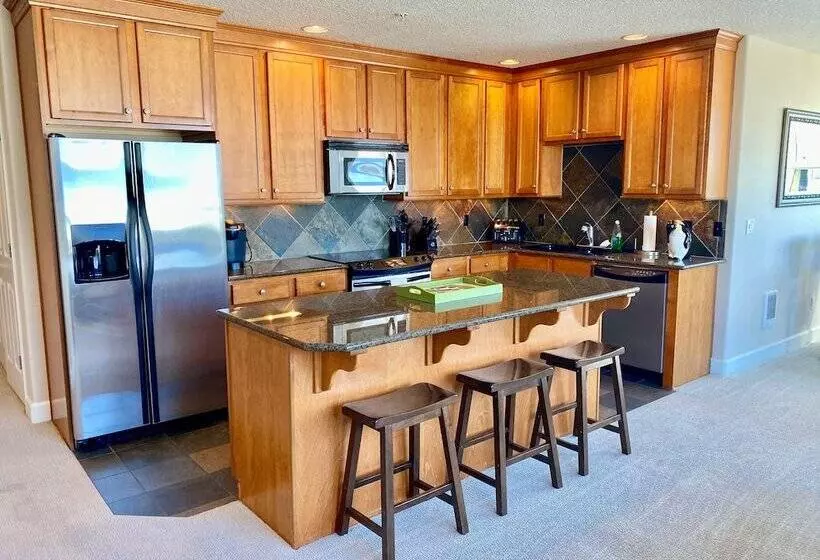 Rockaway Oceanview Condo,steps To The Beach & Downtown,w&d, Wifi