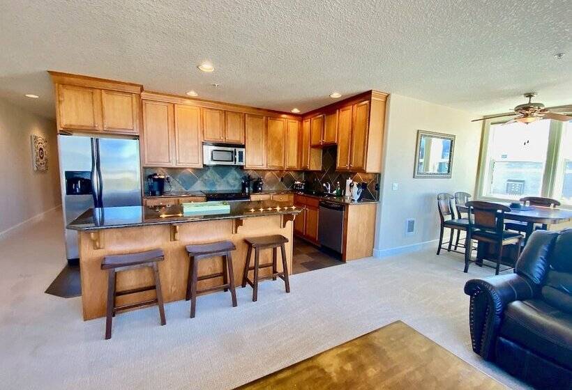 Rockaway Oceanview Condo,steps To The Beach & Downtown,w&d, Wifi