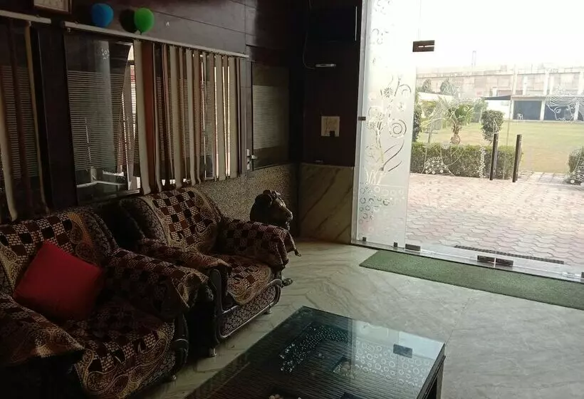 ホテル Radha Resort