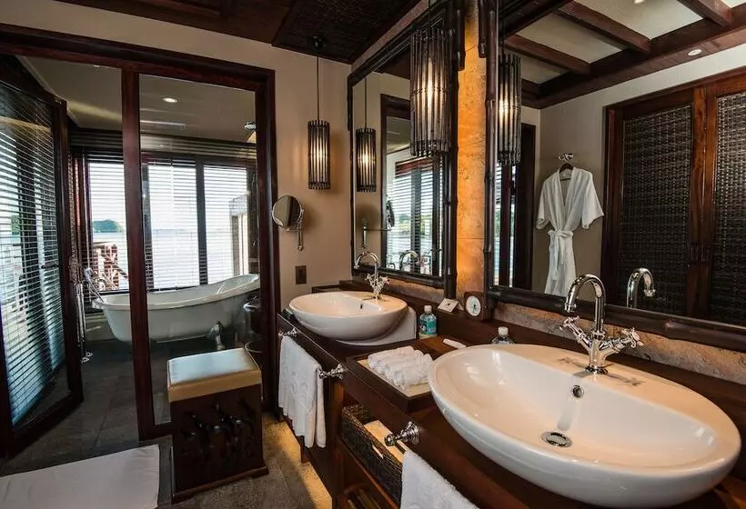 Hotelli The Pristine Villas And Bungalows At Palau Pacific Resort