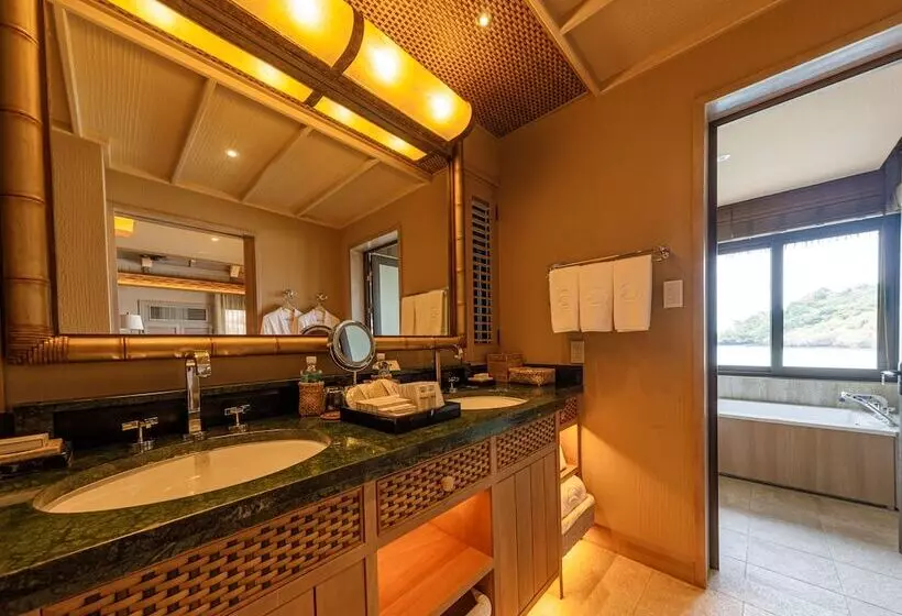 Hotelli The Pristine Villas And Bungalows At Palau Pacific Resort