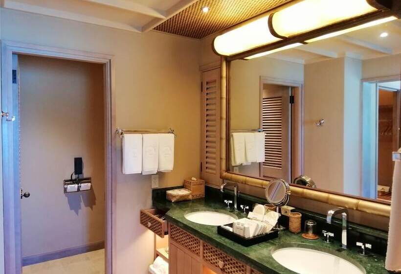 هتل The Pristine Villas And Bungalows At Palau Pacific Resort