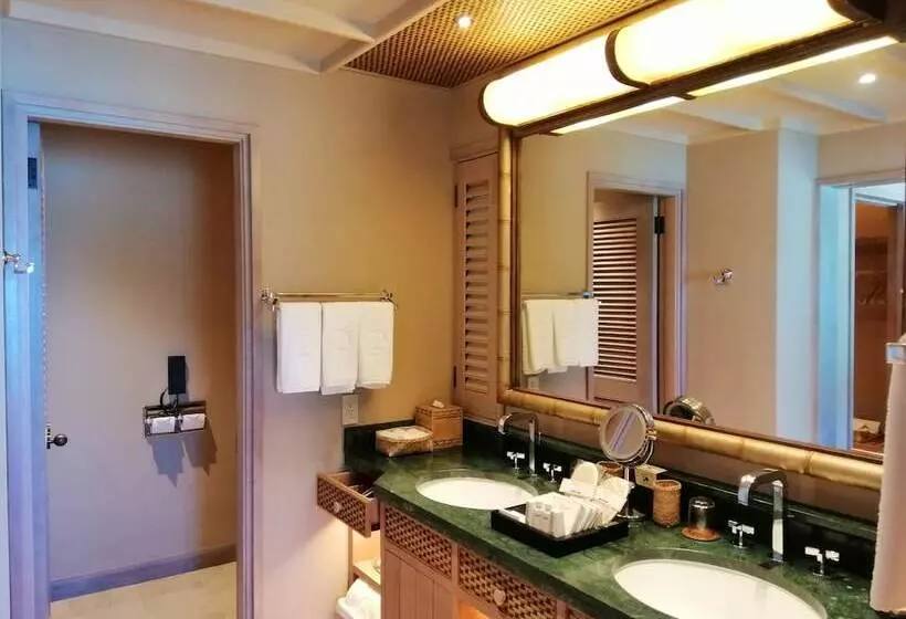 Hotelli The Pristine Villas And Bungalows At Palau Pacific Resort