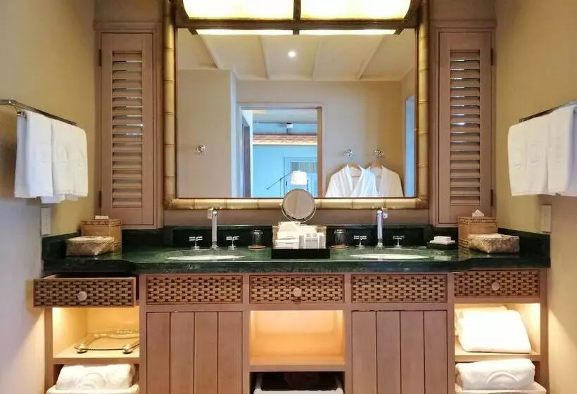 Hotelli The Pristine Villas And Bungalows At Palau Pacific Resort