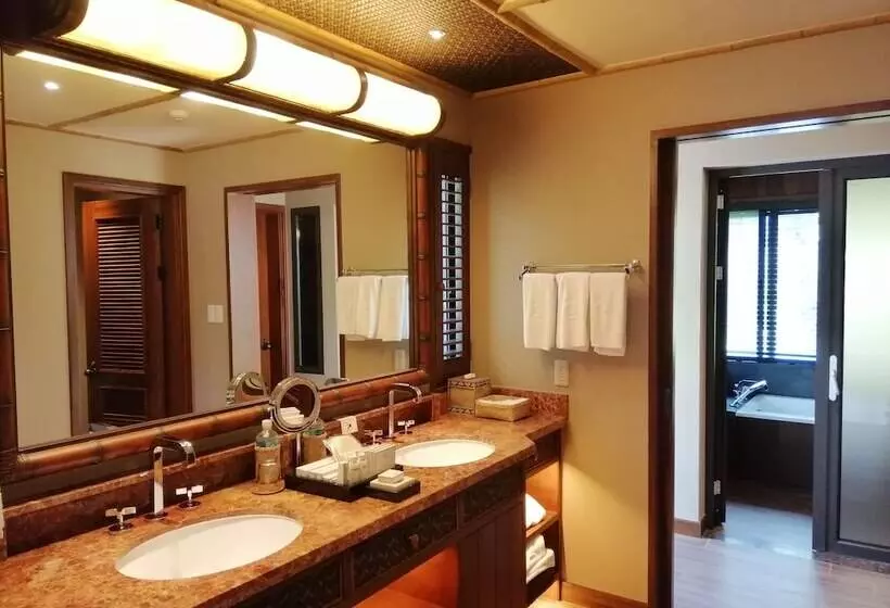 Hotelli The Pristine Villas And Bungalows At Palau Pacific Resort