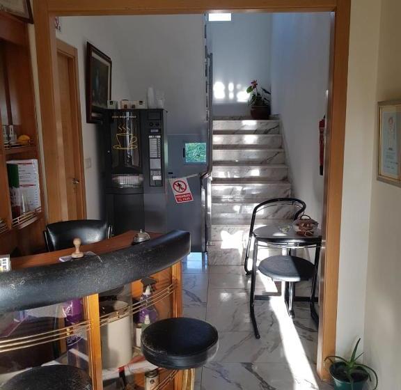 膳宿费 Mirador De Rouris