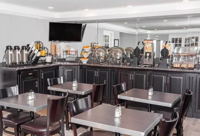 هتل Baymont By Wyndham Glenview