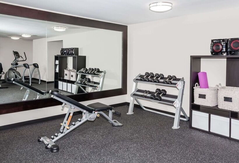 فندق Baymont By Wyndham Glenview