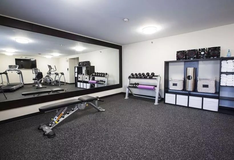 هتل Baymont By Wyndham Glenview