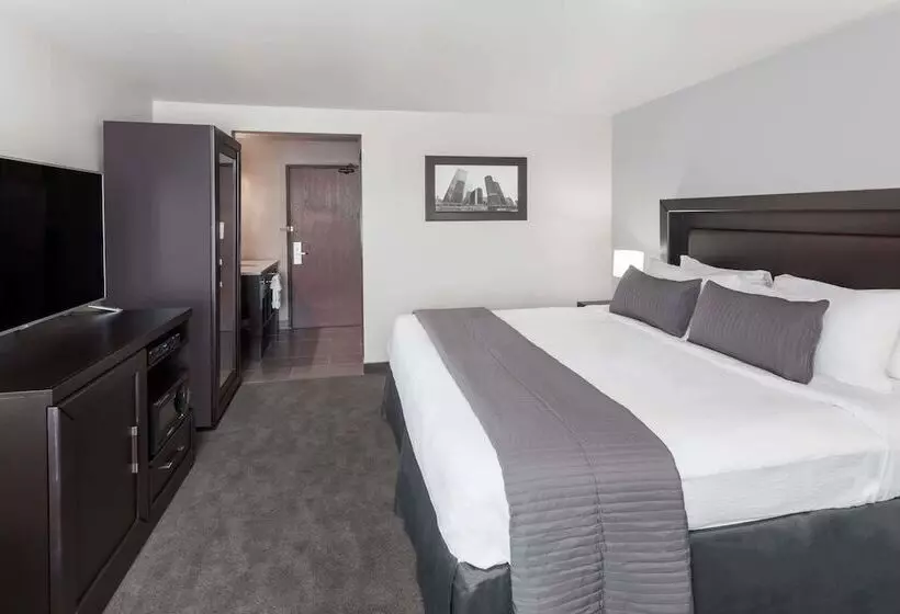 هتل Baymont By Wyndham Glenview