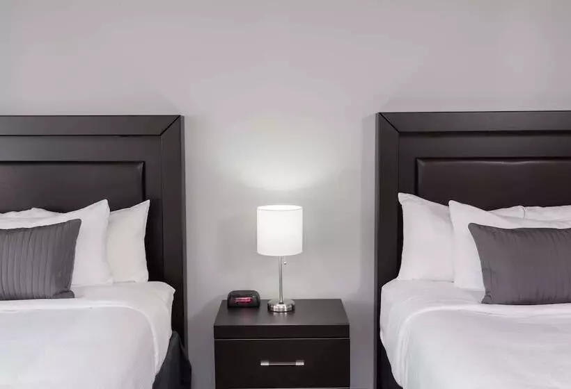 هتل Baymont By Wyndham Glenview