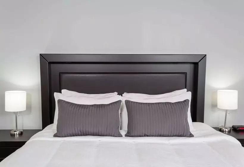 هتل Baymont By Wyndham Glenview