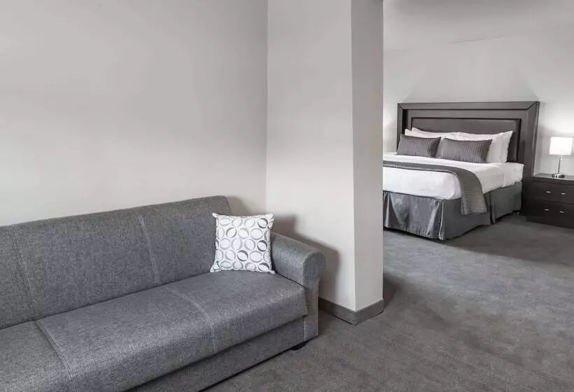 هتل Baymont By Wyndham Glenview