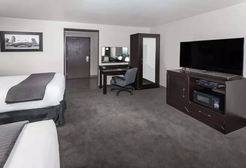 هتل Baymont By Wyndham Glenview