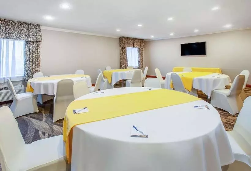 酒店 Baymont By Wyndham Grand Rapids Airport