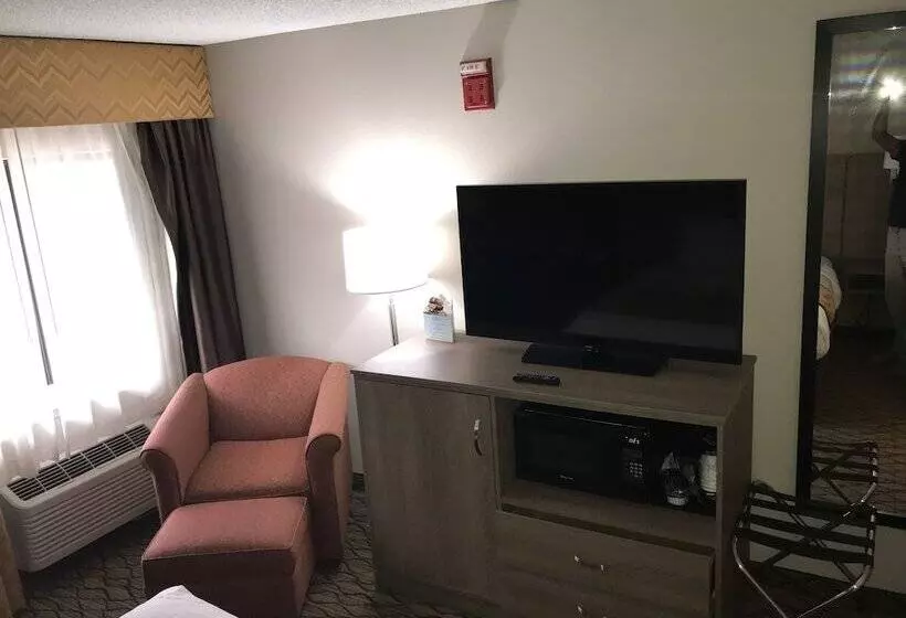 酒店 Baymont By Wyndham Grand Rapids Airport